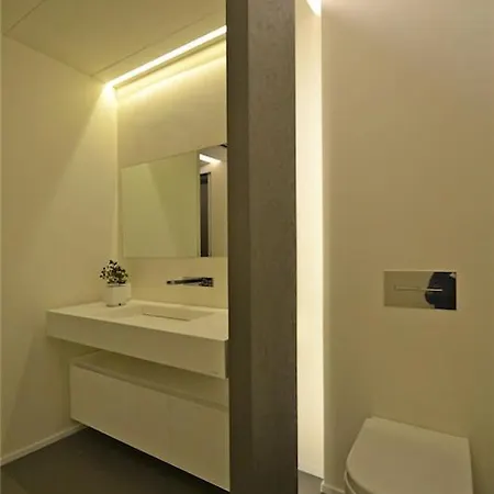 Luxury * Πέζαρο